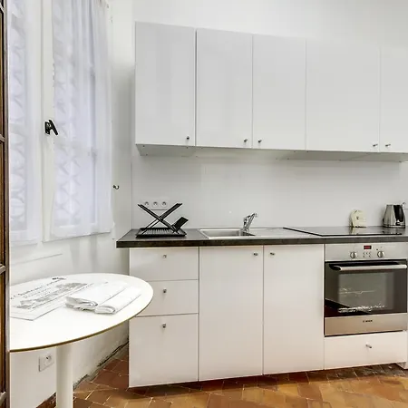 Apartment Le Marais شقة *